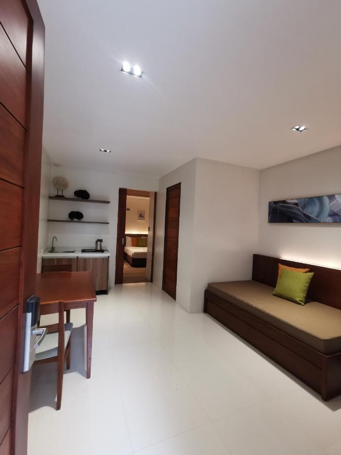โรงแรมทาเกย์เตย์คันทรี Tagaytay City ภายนอก รูปภาพ