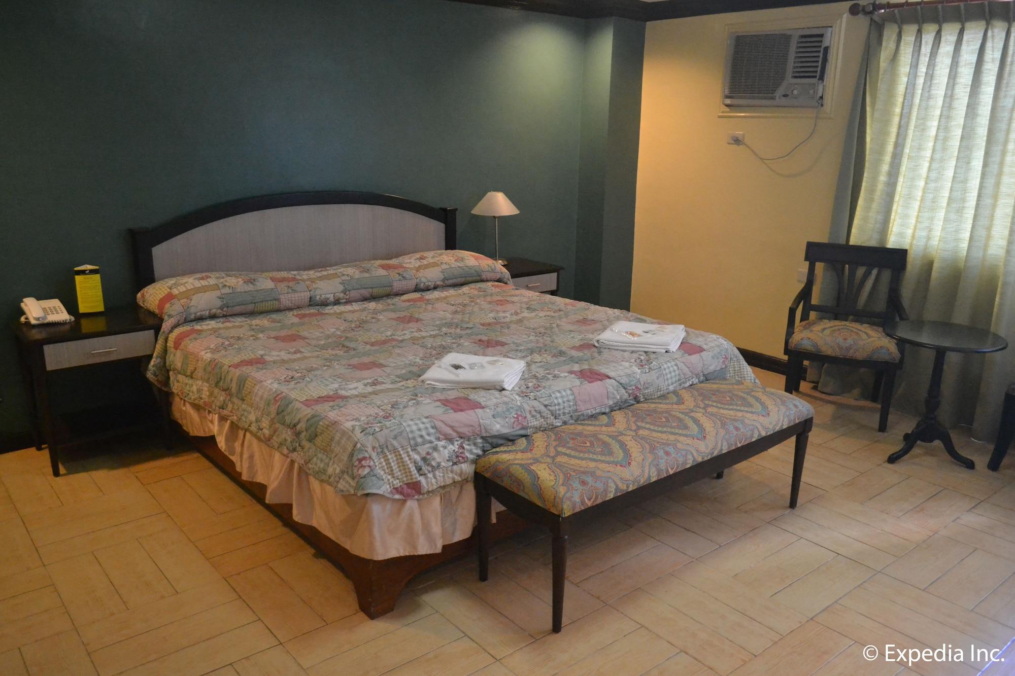 โรงแรมทาเกย์เตย์คันทรี Tagaytay City ภายนอก รูปภาพ