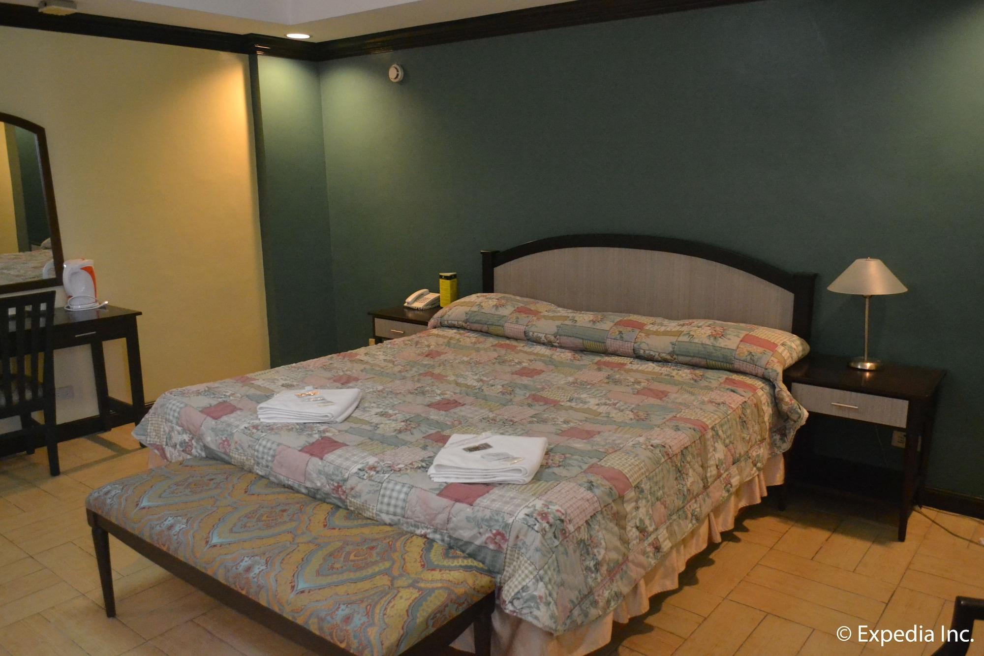 โรงแรมทาเกย์เตย์คันทรี Tagaytay City ภายนอก รูปภาพ