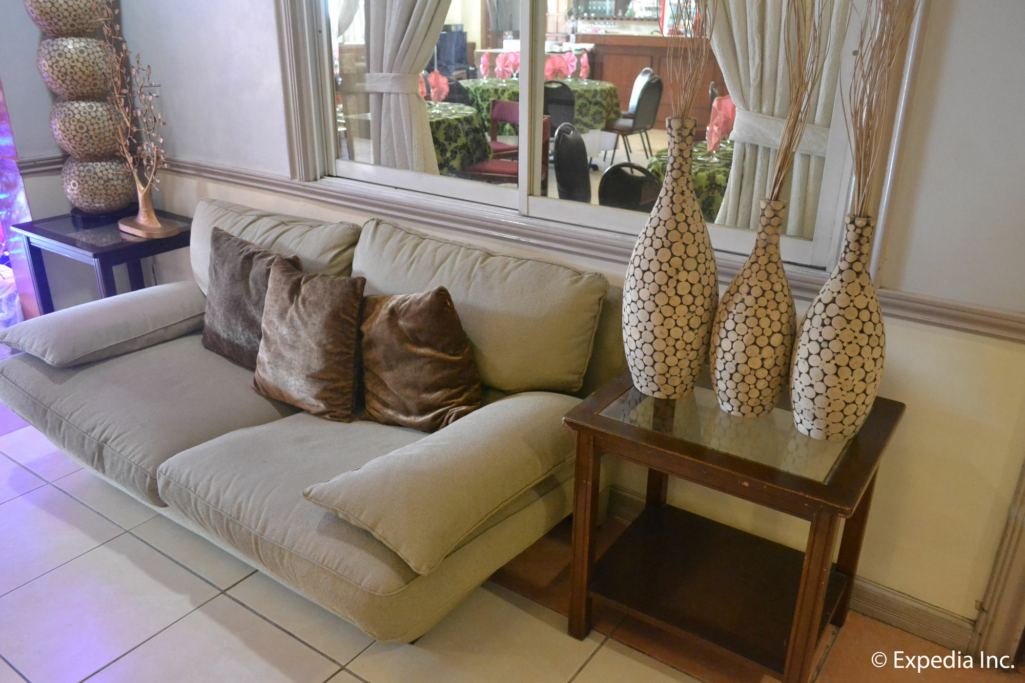 โรงแรมทาเกย์เตย์คันทรี Tagaytay City ภายนอก รูปภาพ